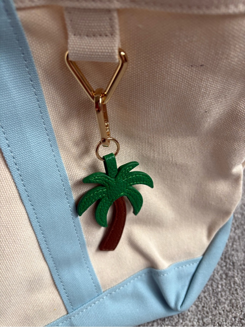 BNWOT - Baublebar Cream Canvas Tote Bag with Light Blue Trim and Palm Tree Charm - Picture 4 of 7